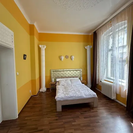 Schloss Ambras Apartment