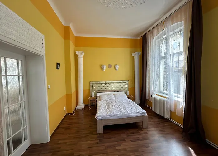 Schloss Ambras Apartment