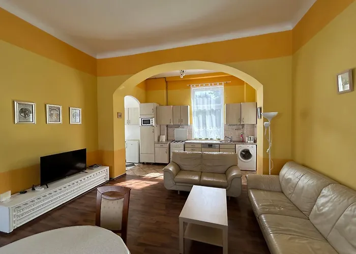 Schloss Ambras * 마리안스케 라즈네